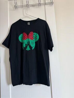 Golden Black Minnie holiday Silhouette Graphic Tee - Red Bow & Green Accent XL